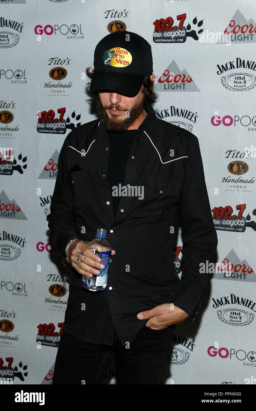 Chris Janson en la terminal de llegadas 