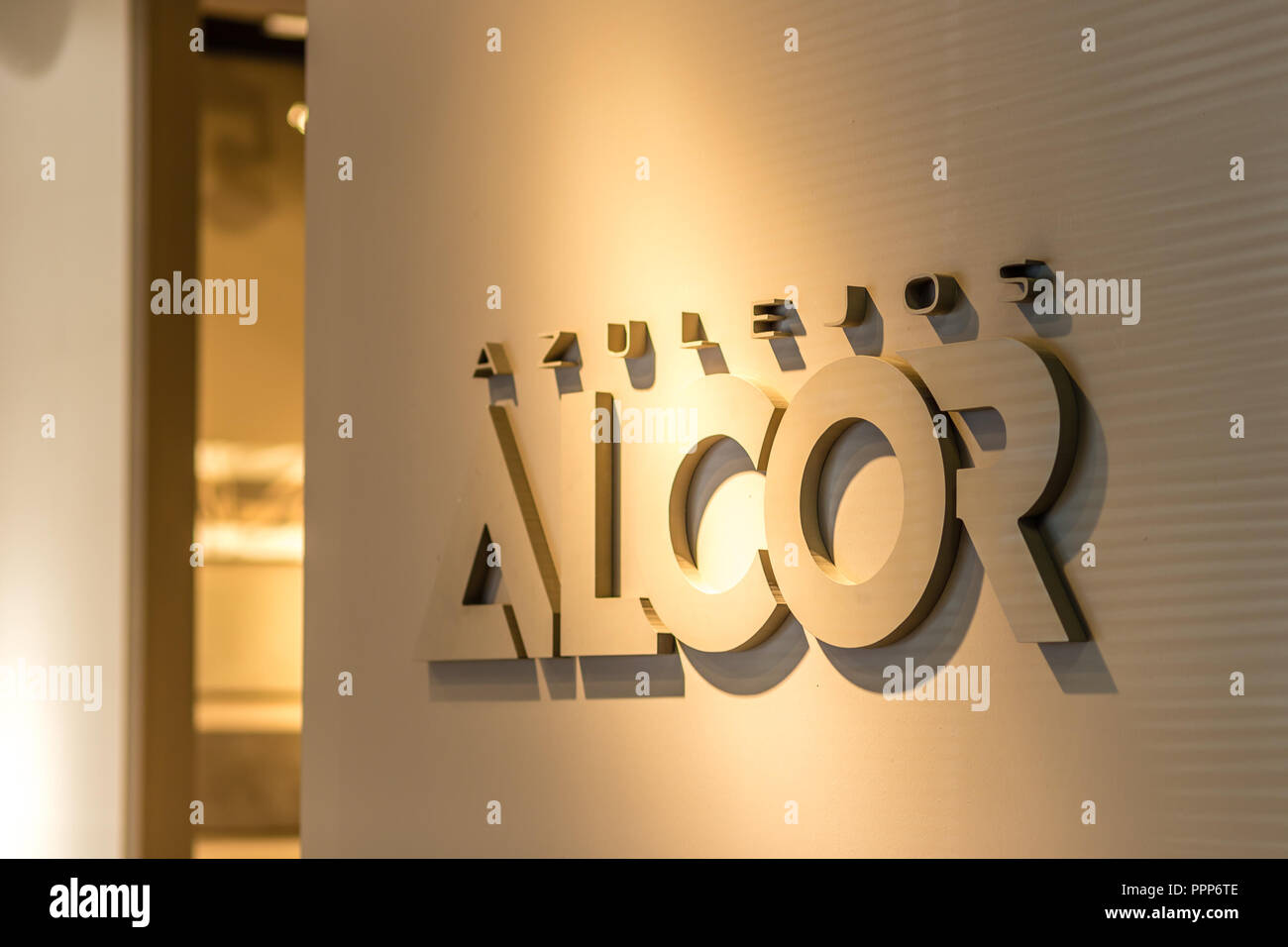 Bolonia (Italia), 26 de septiembre de 2018: la luz es esclarecedor ALCOR  logo en CERSAIE, la feria internacional de azulejos de cerámica y muebles  de baño Fotografía de stock - Alamy