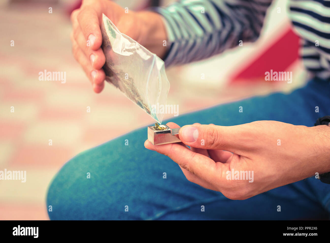 Pipa de drogas fotografías e imágenes de alta resolución - Página 6 - Alamy