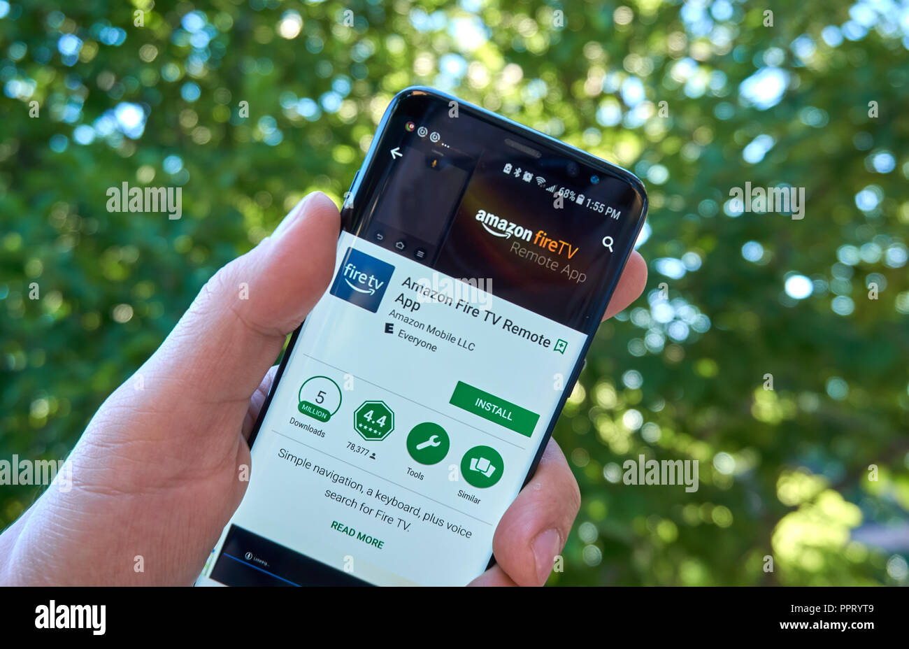 MONTREAL, Canadá - 28 de agosto, 2018: Amazon Fire TV android app remoto en  pantalla Samsung S8 en una mano Fotografía de stock - Alamy