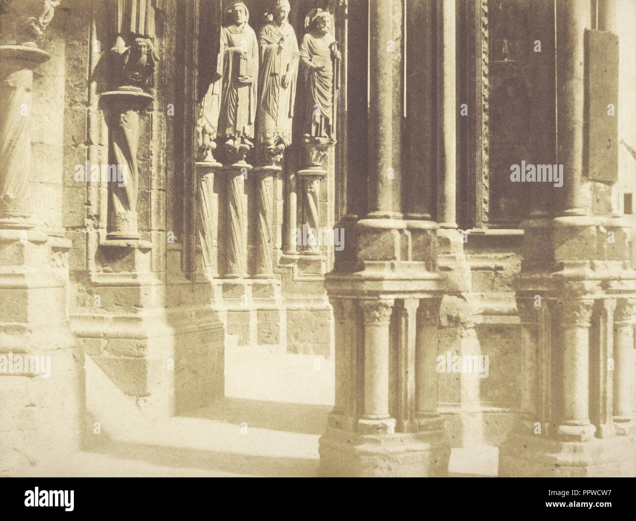Vista detallada de la columnata exterior de la Catedral de Bourges; Pierre-Émile-Joseph Pécarrère, Francés, 1816 - 1904, Burgos Foto de stock