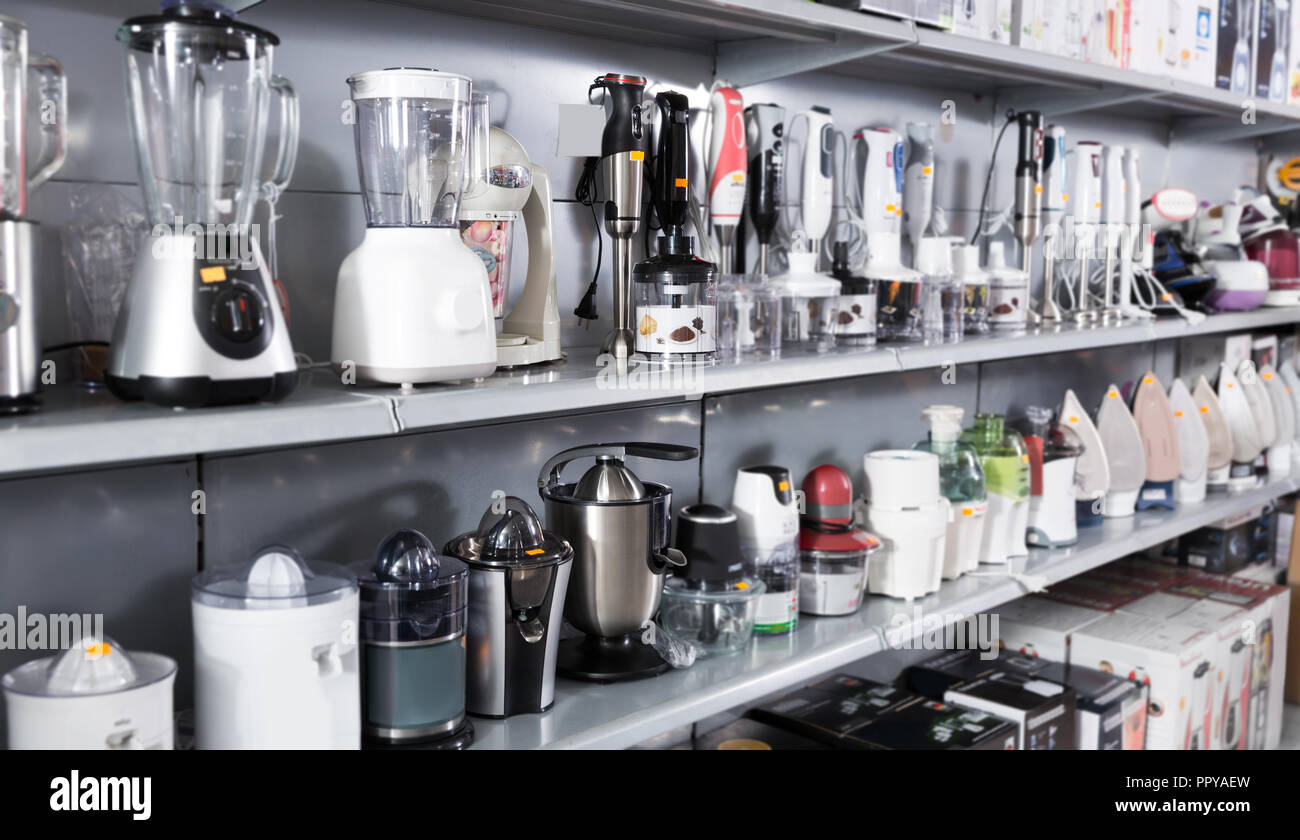 Imagen de diferentes electrodomésticos , cocina Batidoras y licuadoras en  shop Fotografía de stock - Alamy