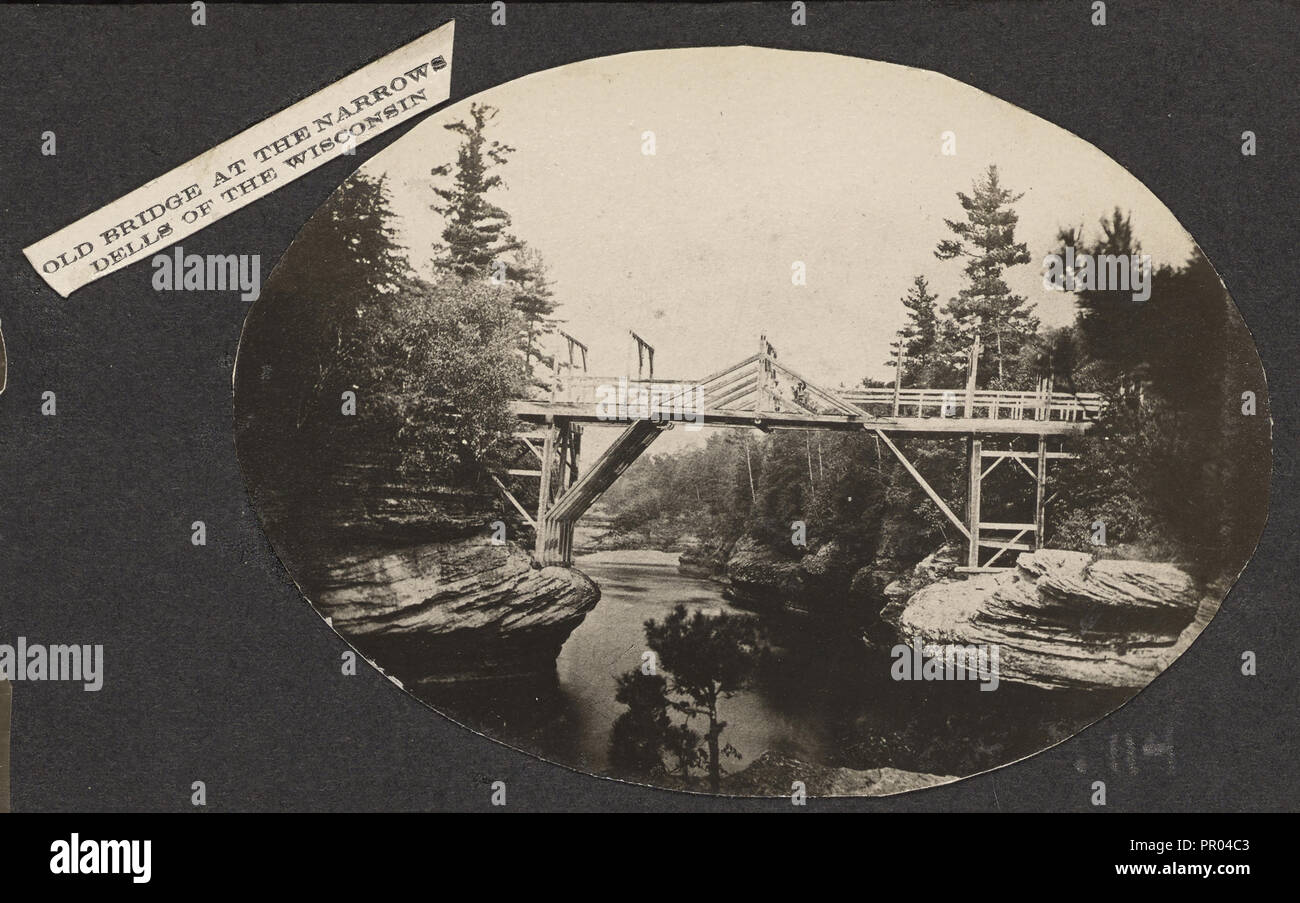 Puente Viejo en el Narrows Dells de Wisconsin; Henry Hamilton Bennett, Americano, nacido en Canadá, 1843 - 1908, Michigan, Estados Foto de stock