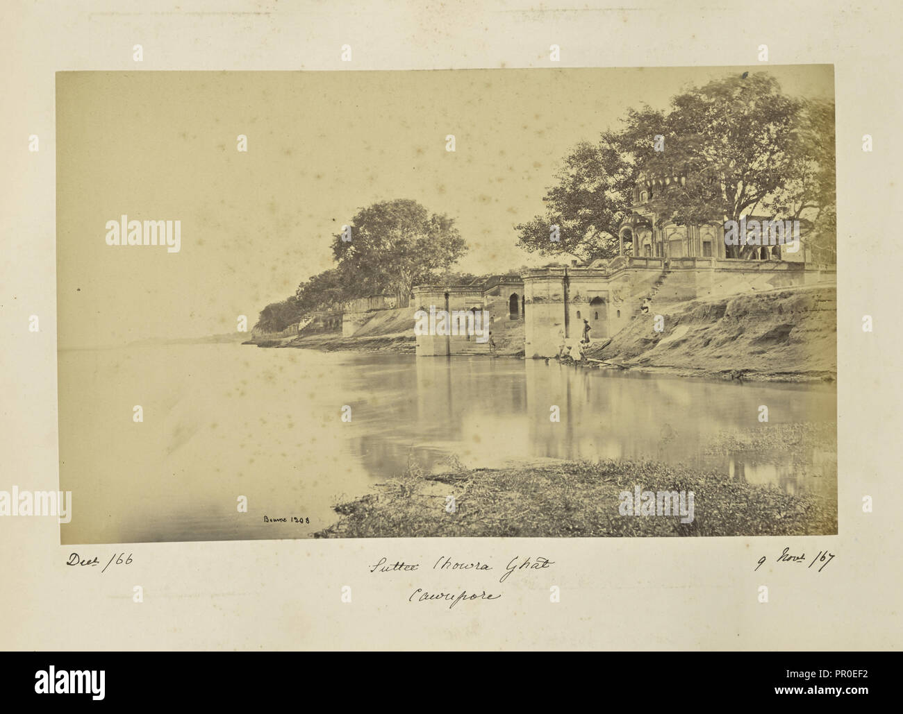 Cawnpore; Sutí Chowra Ghat, la escena de la masacre; Samuel Bourne, inglés, 1834 - 1912, KÄnpur, Uttar Pradesh, India Foto de stock