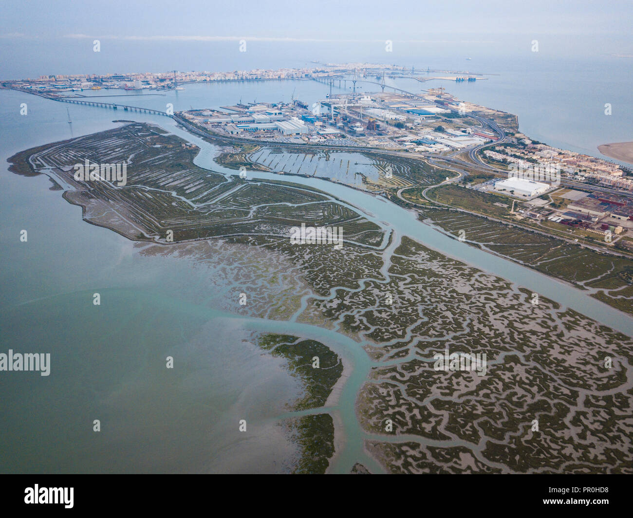 Vista aérea, por drone, de marismas de San Fernando, la Bahía de Cádiz,  Cádiz, Andalucía, España, Europa Fotografía de stock - Alamy
