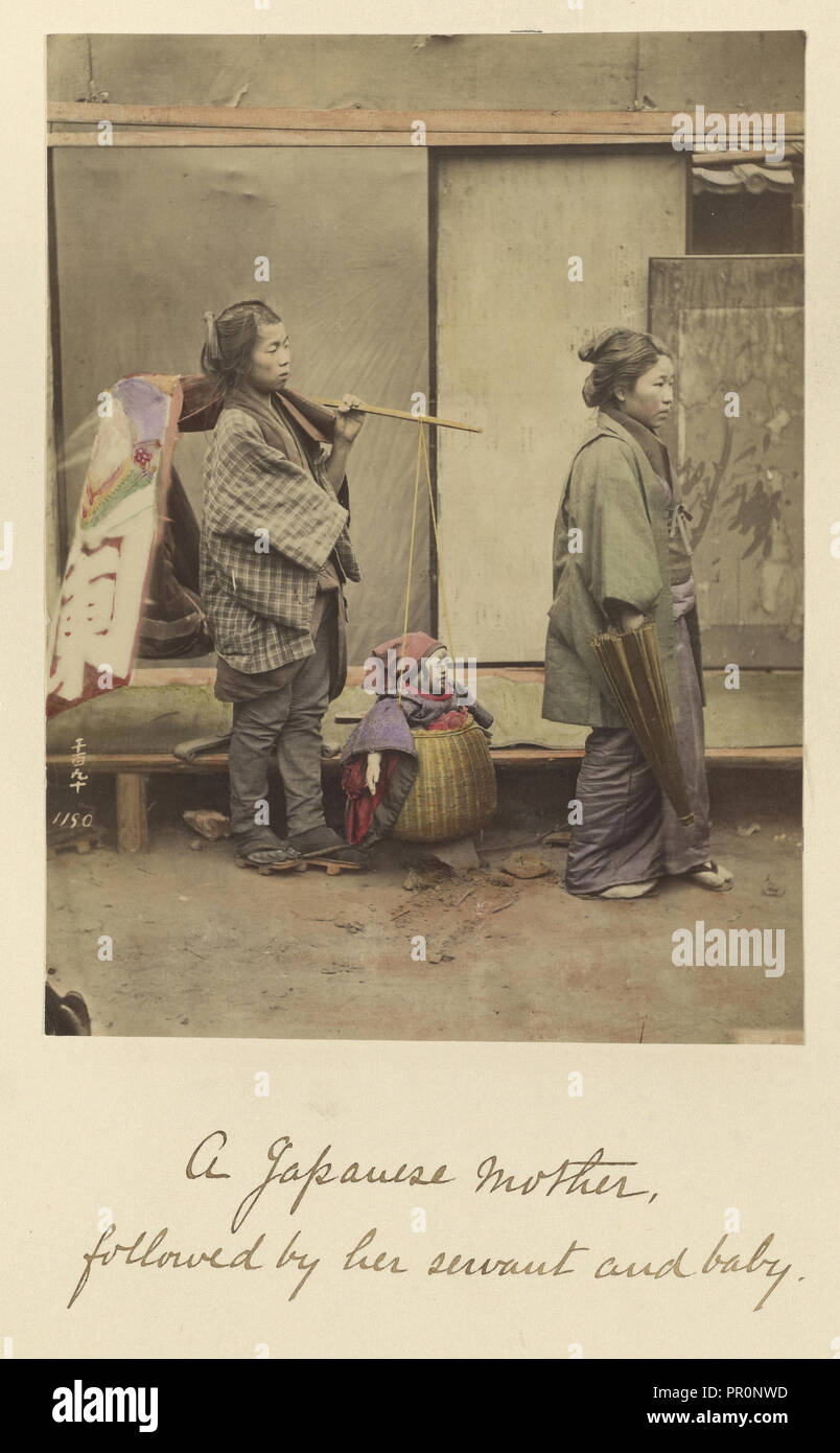 Una madre japonesa seguida por su siervo y el bebé; Shinichi Suzuki, Japonés, 1835 - 1919, Japón; alrededor de 1873 - 1883 Foto de stock