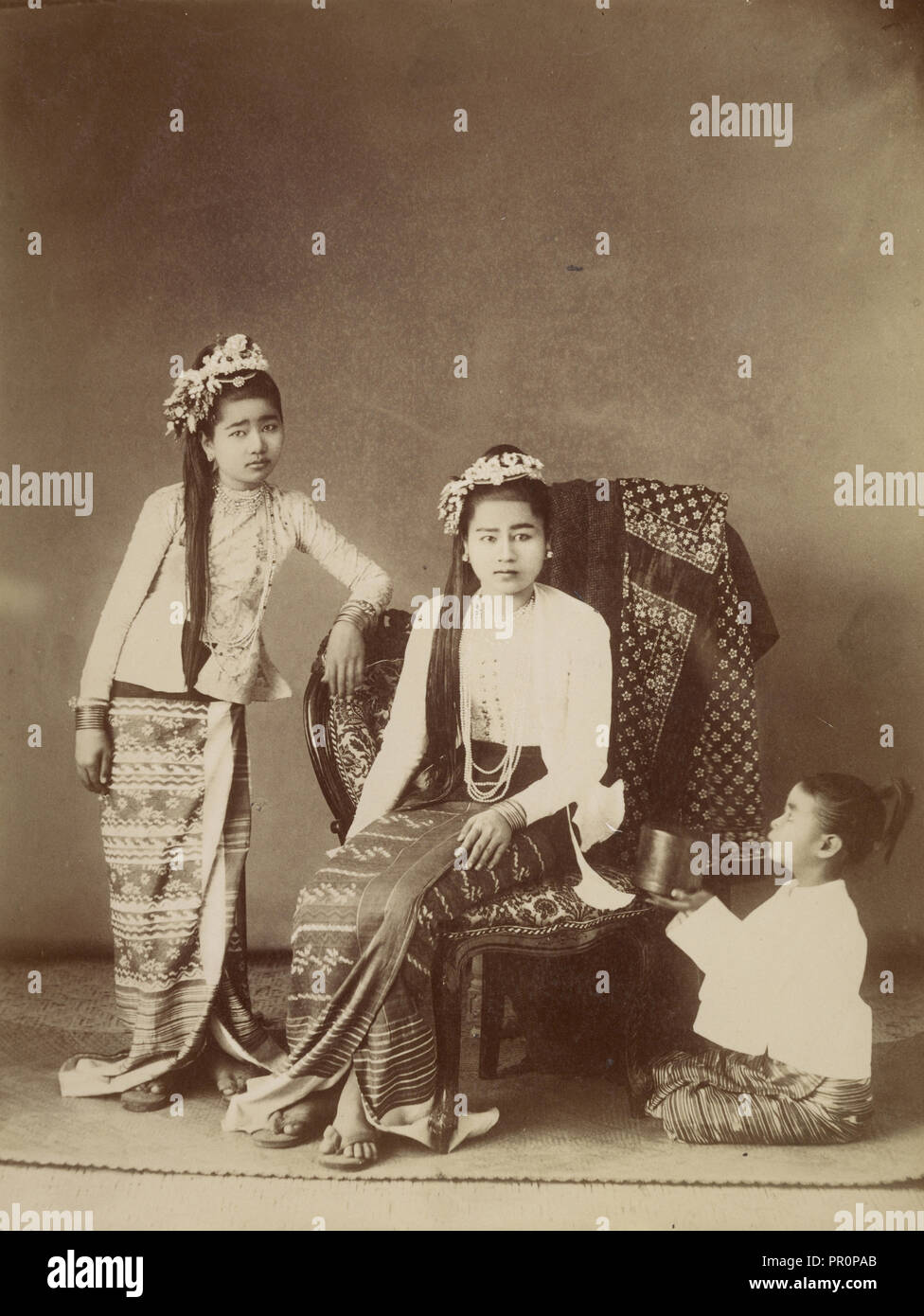Princesas birmano; Felice Beato, 1832 - 1909, Birmania; 1888 - 1893; Albúmina imprimir plata Foto de stock