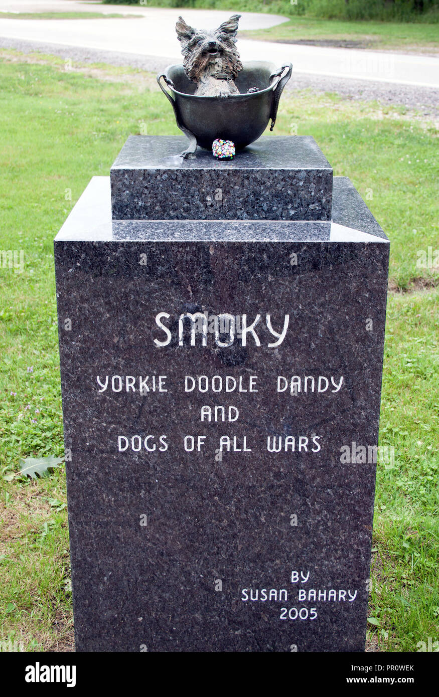 Smoky perro Héroe de la Segunda Guerra Mundial Monumento en Cleveland, Ohio Foto de stock