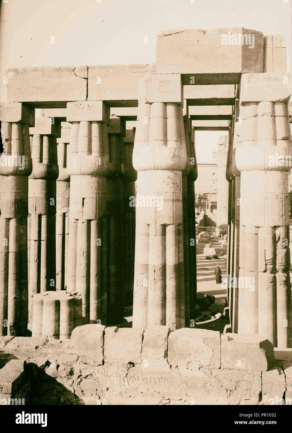 Opiniones de Egipto; Luxor. Hypostyle hall, el Templo de Luxor. 1900, Egipto, Luxor. Foto de stock