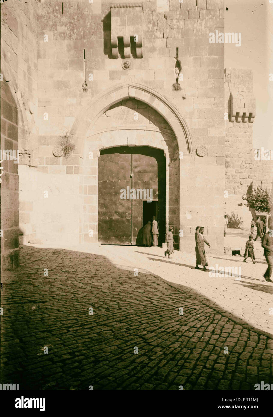 Jerusalén (El-Kouds), enfoque de la ciudad de Jaffa la compuerta cerrada,  mostrando "ojo de una aguja". 1900, Jerusalén, Israel Fotografía de stock -  Alamy