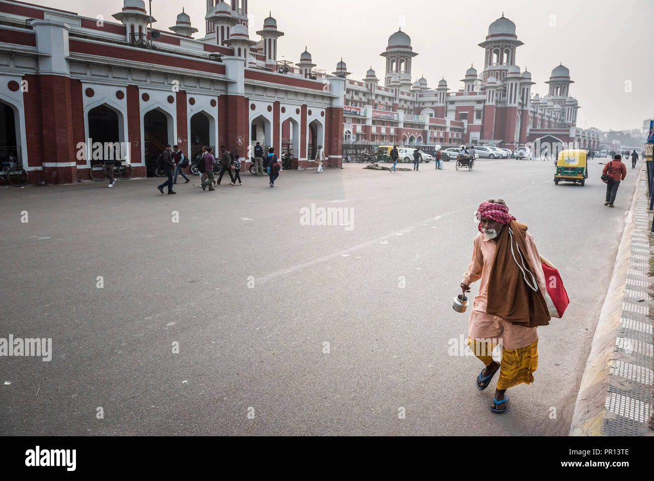 La estación de tren de Lucknow, Uttar Pradesh, India, Asia Foto de stock