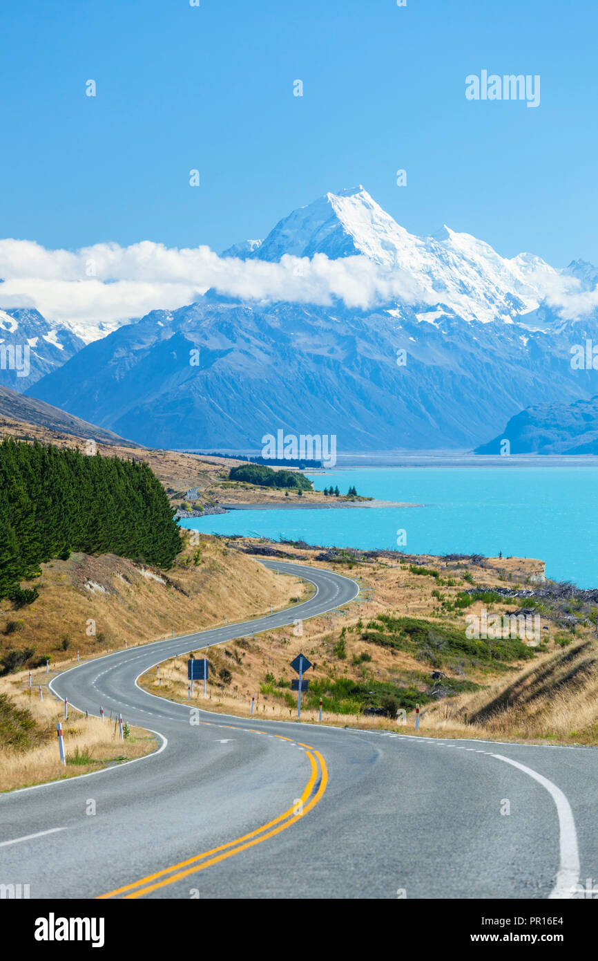 El monte Cook, la autopista 80 curva S road y el Lago Pukaki, Parque Nacional del Monte Cook, Sitio del Patrimonio Mundial de la UNESCO, Isla del Sur, Nueva Zelanda, el Pacífico Foto de stock