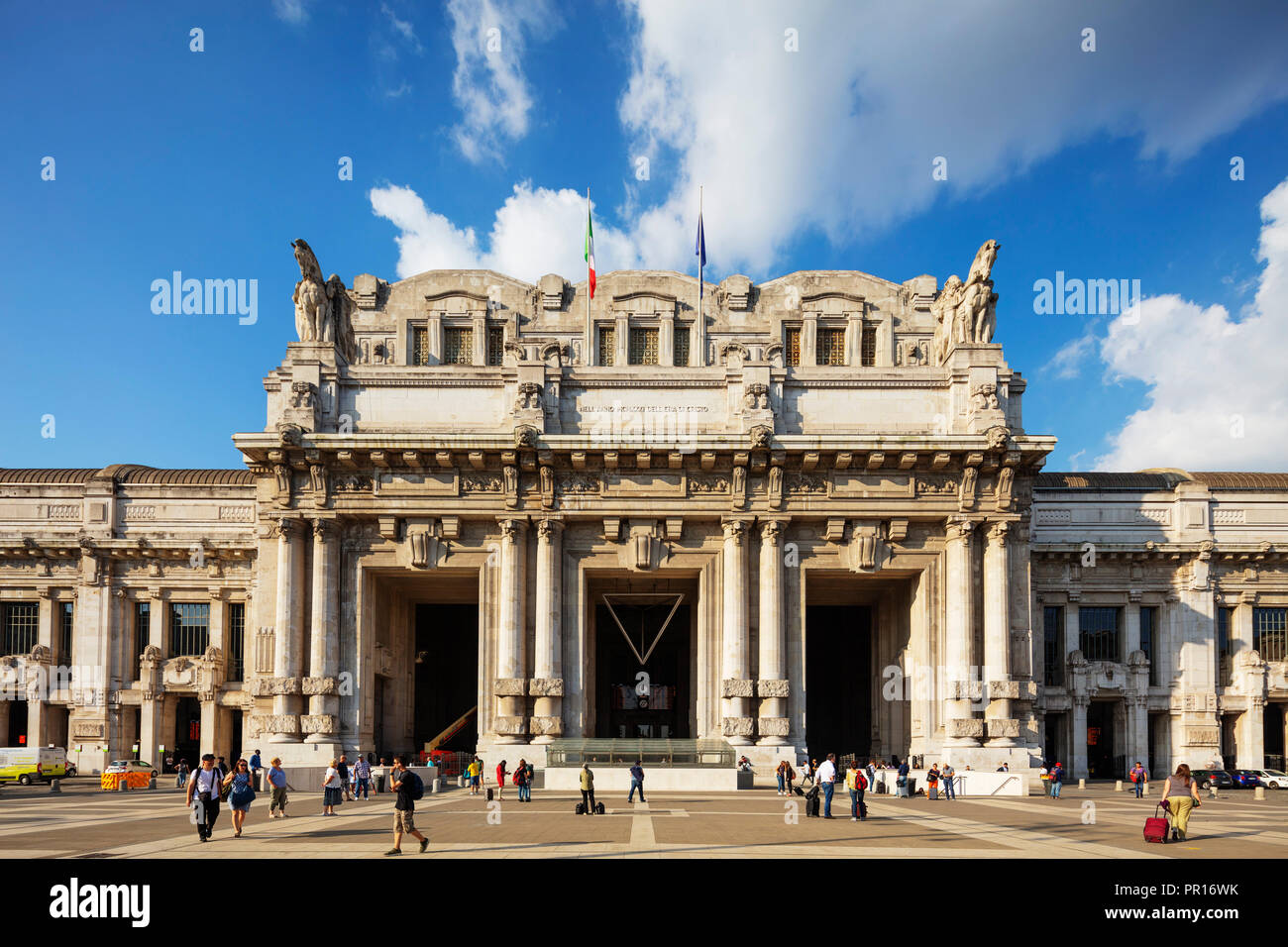La estación central de tren de Milán, Lombardía, Italia, Europa Foto de stock