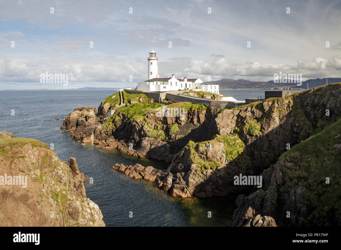 Faro principal Fanad en Donegal, Ulster, República de Irlanda, Europa Foto de stock