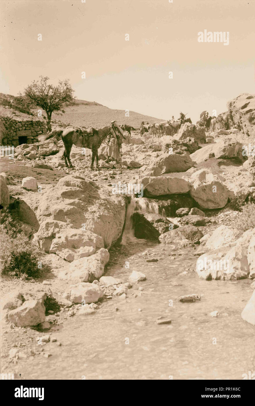 Petra). Ain Mus. Primavera de Moisés, cerca Eldji en la carretera de Ma'an. 1920, Jordania, MaʻĀn Maʻān Foto de stock