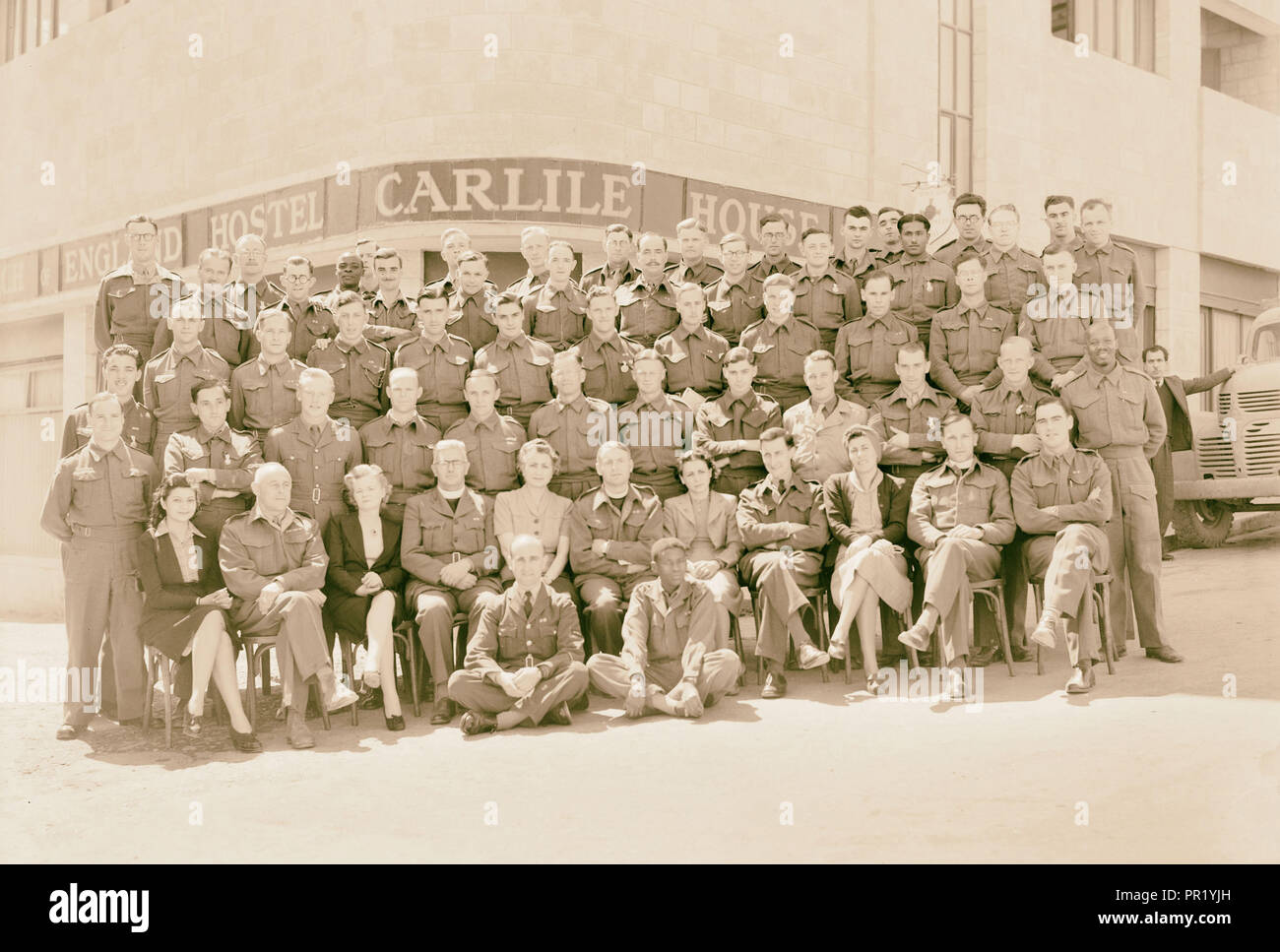 El Grupo de ordenación en Carlisle Casa tomada Ap. 6, 1944, Jerusalén, Israel Foto de stock