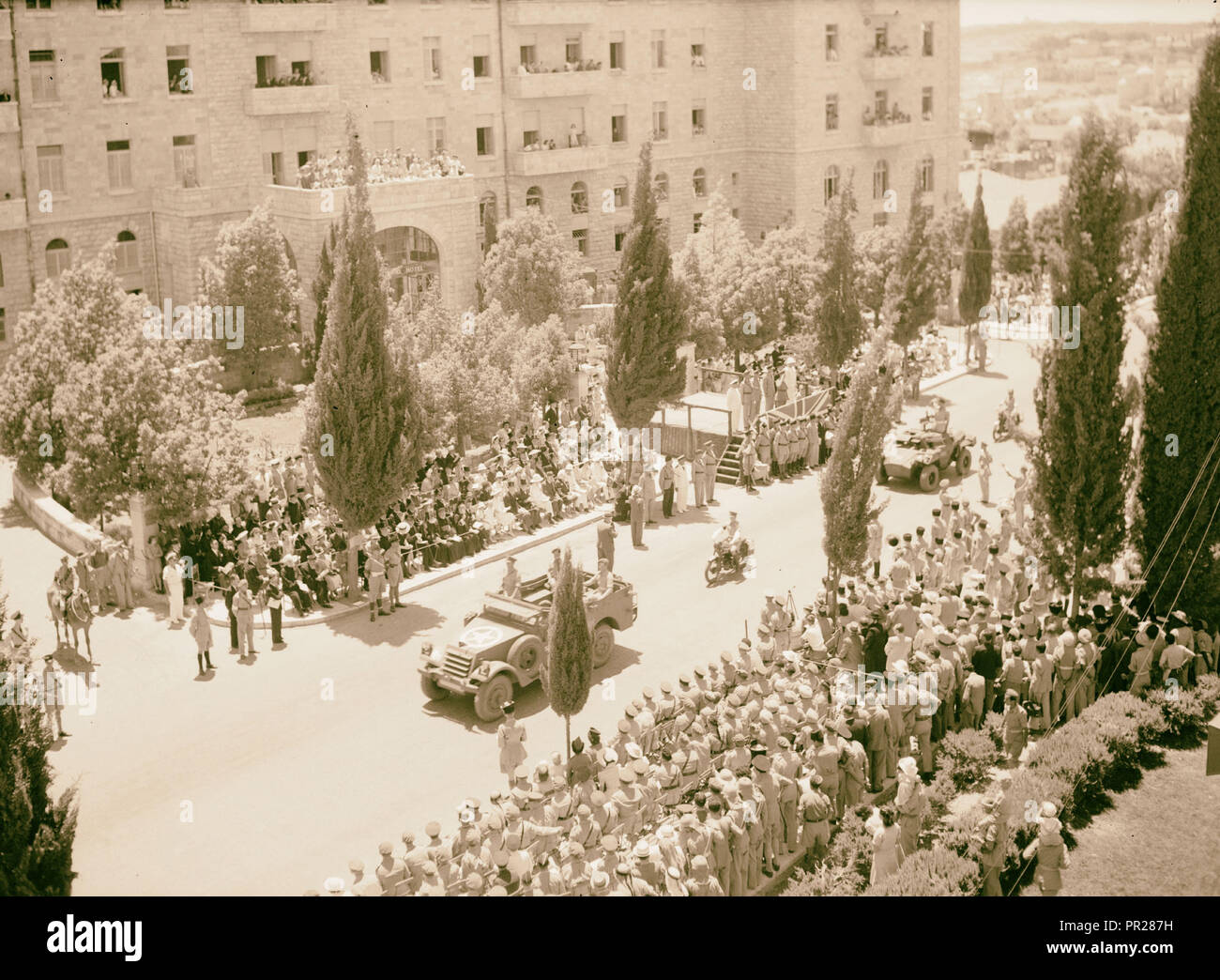 El rey George VI, desfile de cumpleaños y presentaciones, 14 de junio de 1945, Jerusalén, Israel Foto de stock