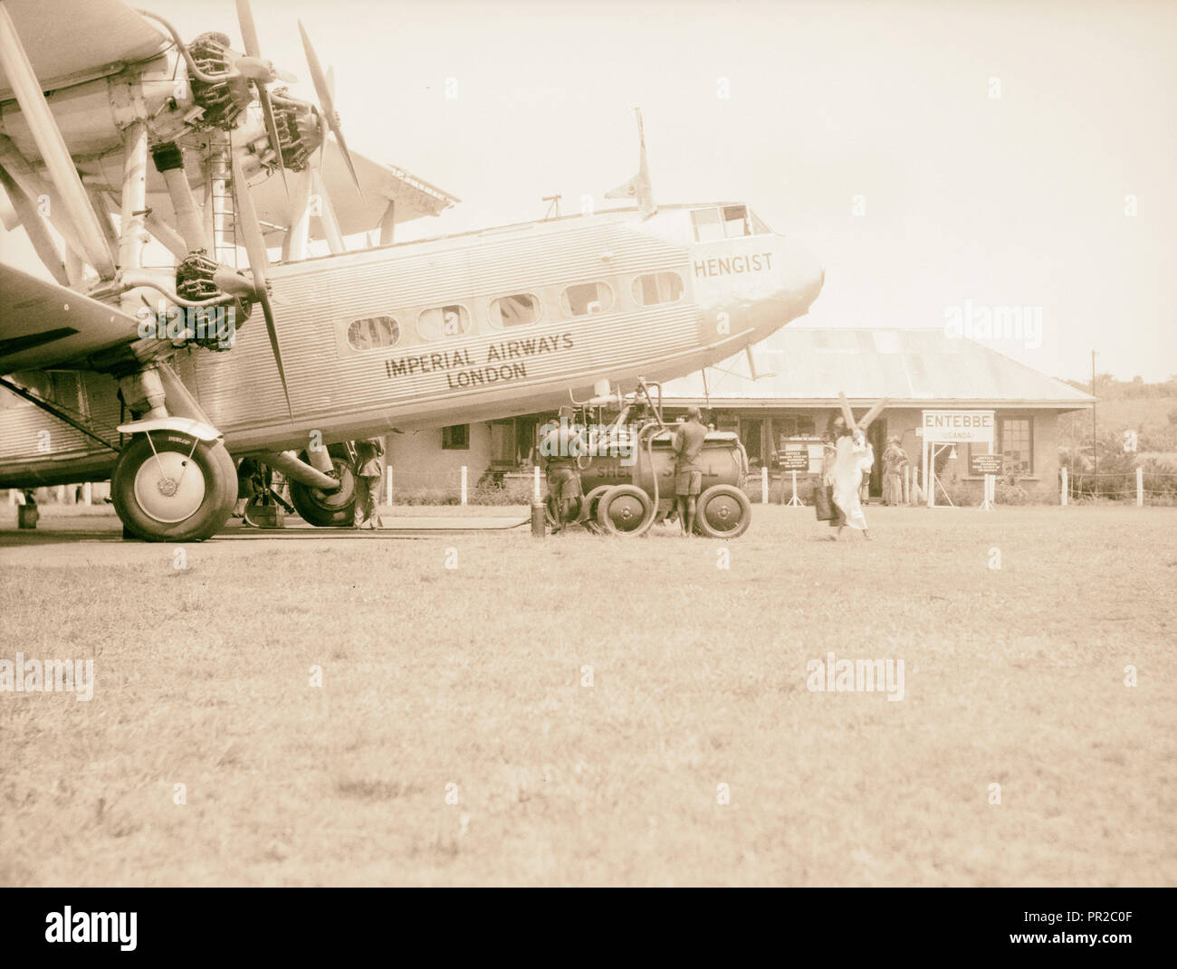 Uganda. Entebbe. Avión aterrizó en el aeródromo. En Entebbe, Uganda, 1936 Foto de stock