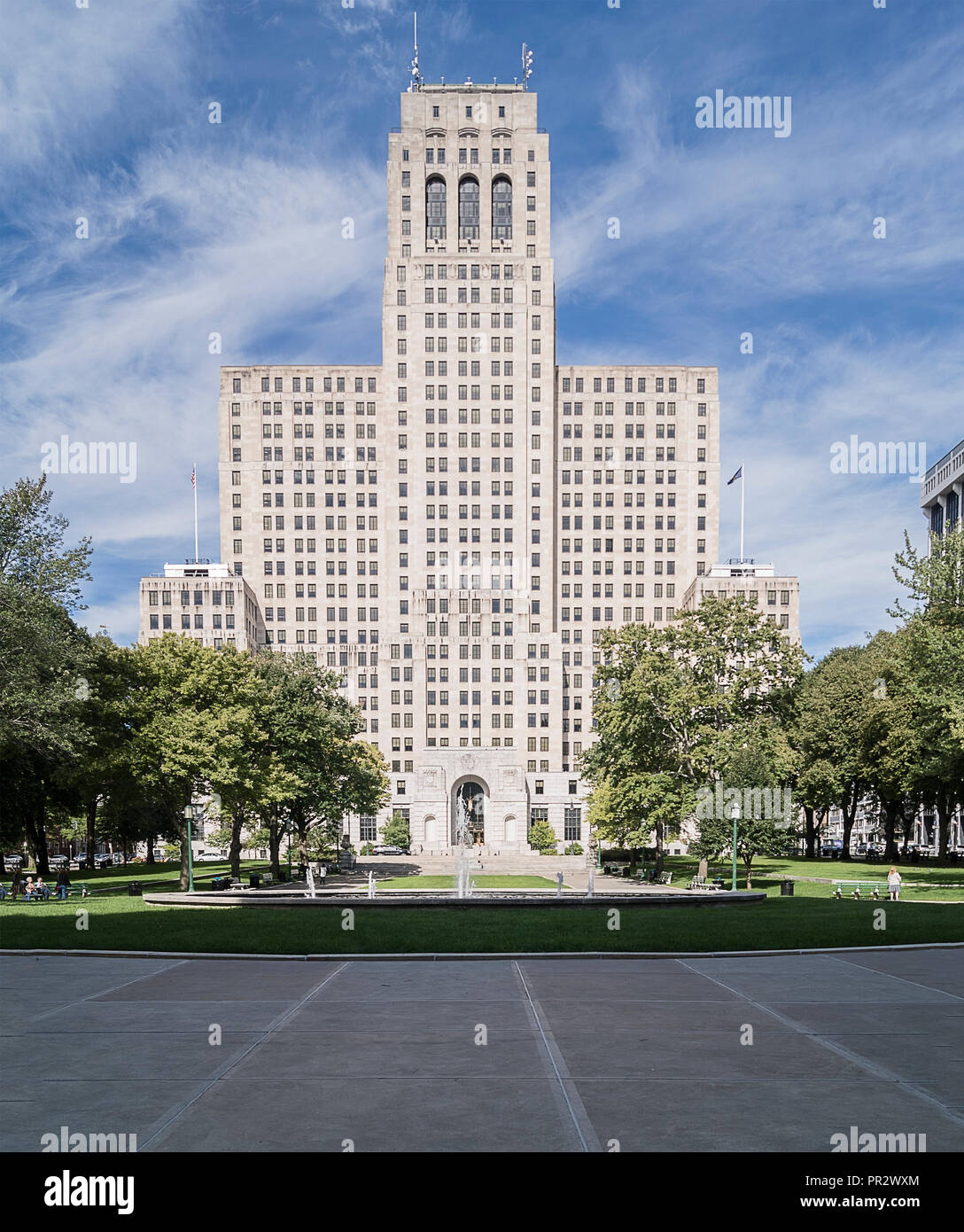 ALBANY, NUEVA YORK - Septiembre 27, 2018: Vista completa del estado de Nueva York de la División Criminal del oeste del Edificio del Capitolio en Albany Parque del Capitolio, la casa de Foto de stock