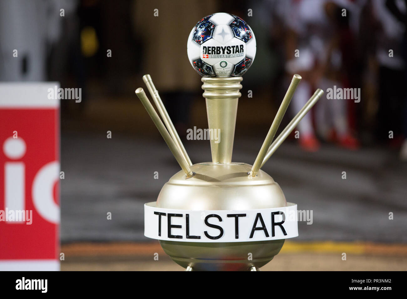 La bola de la coincidencia en el Telstar estadio antes de un partido. Foto de stock