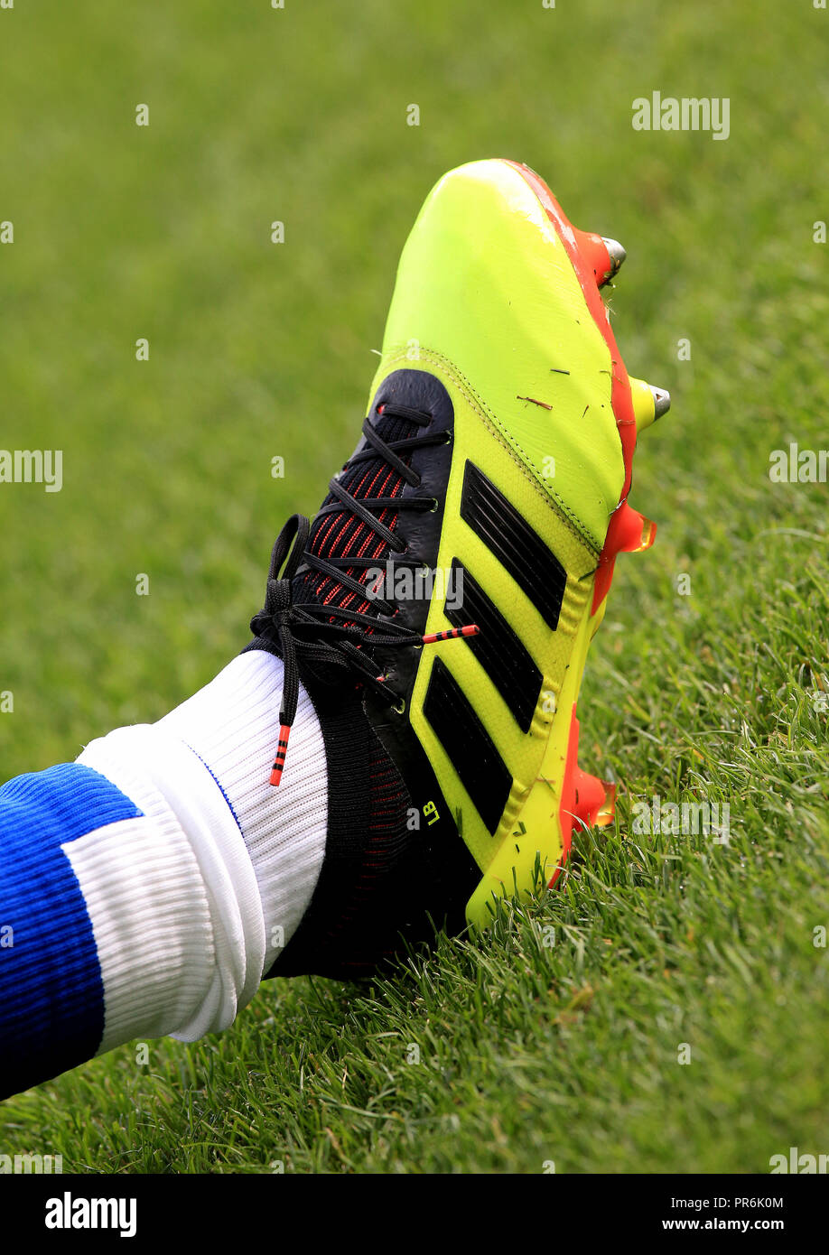 El Everton Leighton Baines' Adidas botas de fútbol durante el partido de  Liga Premier en Goodison Park, Liverpool. Asociación de la prensa de la  foto. Imagen Fecha: Sábado 29 de septiembre de