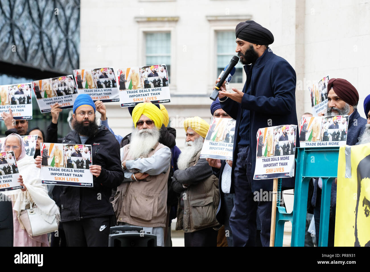 Birmingham, Reino Unido - 30 de septiembre de 2018. Orador en una protesta para exigir la liberación de Jagtar Singh Johal, de 31 años de Escocia sij británico detenido en la India durante casi un año, la protesta fue organizada por el grupo Jaggi gratis ahora. Foto Steven Mayo / Alamy Live News Foto de stock