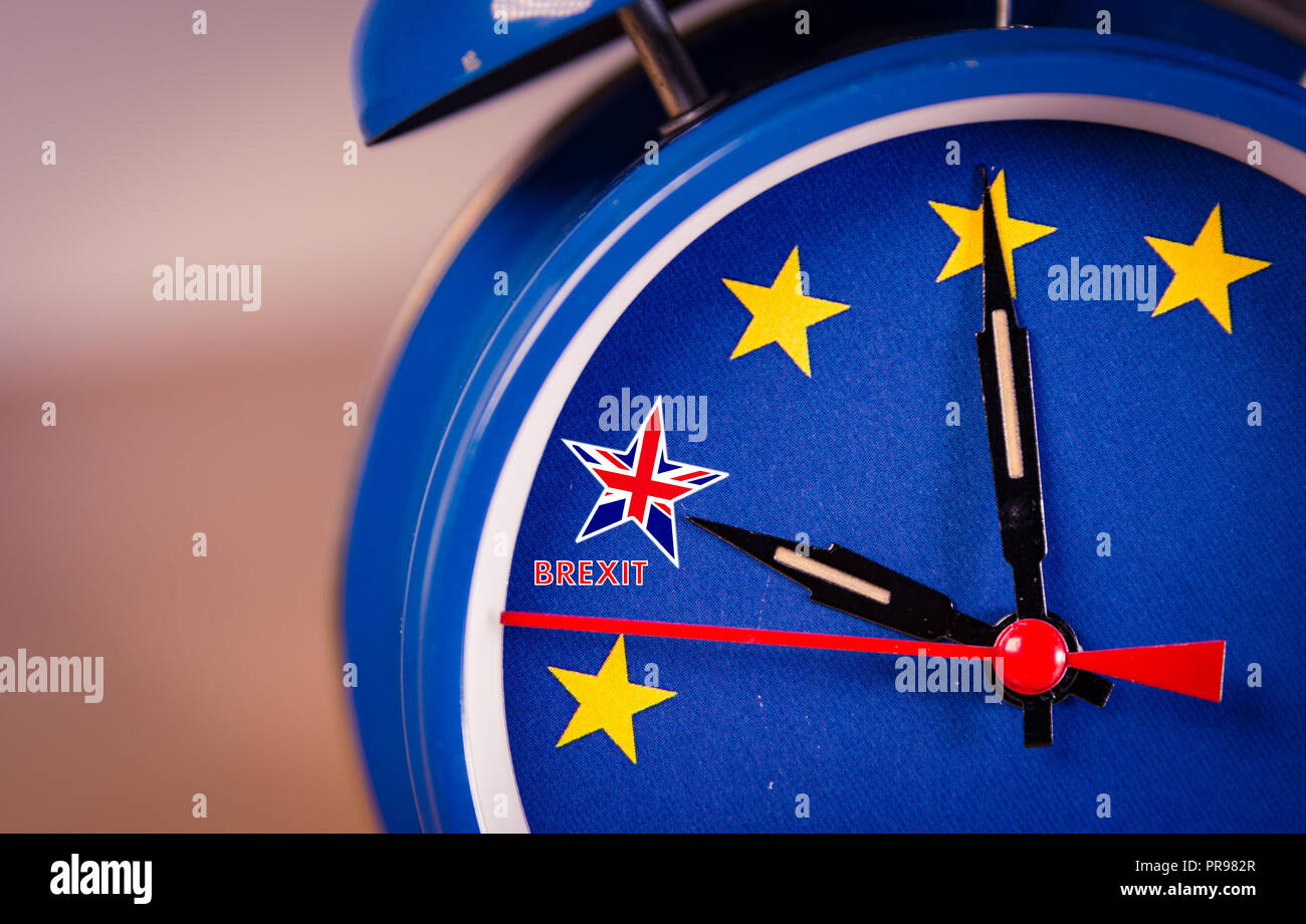 Alarma Reloj retro de la UE que representa la cuenta regresiva hasta Brexit. Foto de stock