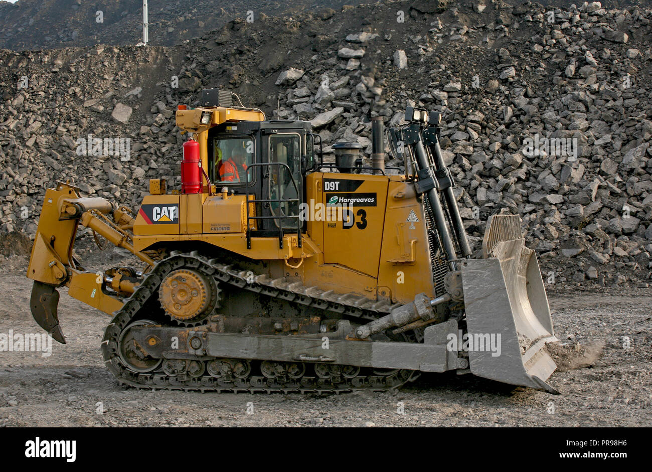 Topadora Caterpillar D9T trabaja en Tower Colliery mina a cielo abierto en el sur de Gales Foto de stock