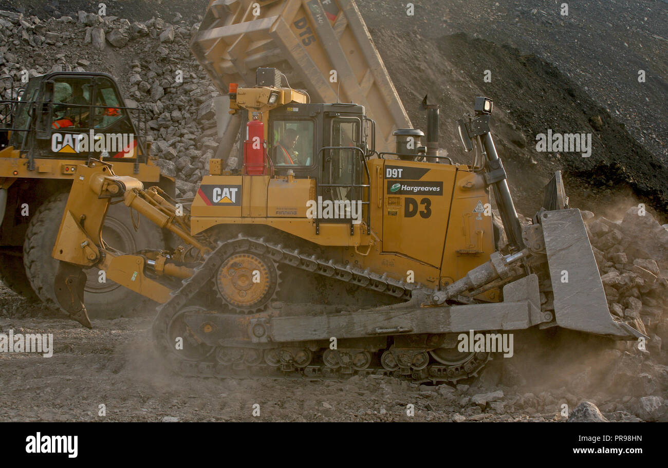 Topadora Caterpillar D9T trabaja en Tower Colliery mina a cielo abierto en el sur de Gales Foto de stock