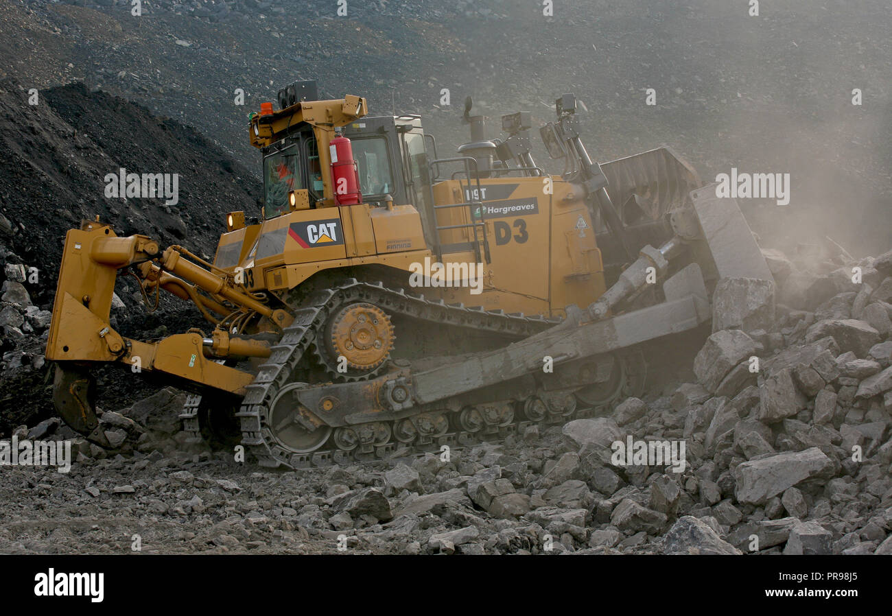 Topadora Caterpillar D9T trabaja en Tower Colliery mina a cielo abierto en el sur de Gales Foto de stock