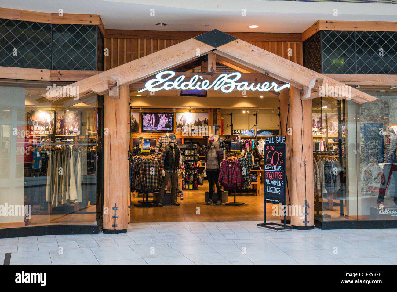Eddit bauer tienda de ropa al por menor Fotografía de stock - Alamy