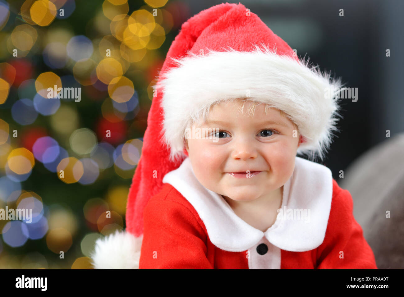 Vestido de santa claus fotografías e imágenes de alta resolución - Alamy Vestido de santa claus fotografías e imágenes de alta resolución - Alamy