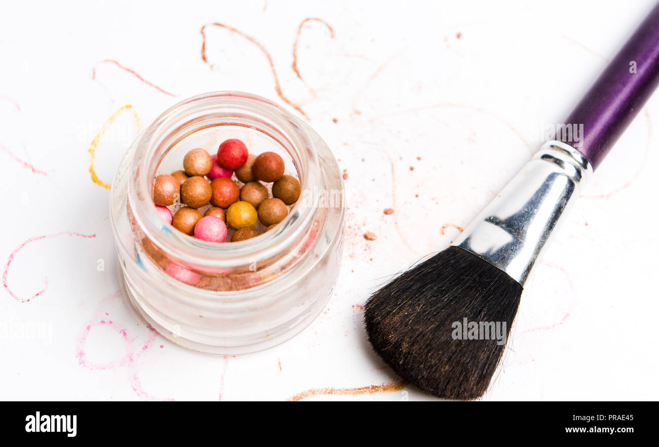 Pelotas de maquillaje fotografías e imágenes de alta resolución - Alamy