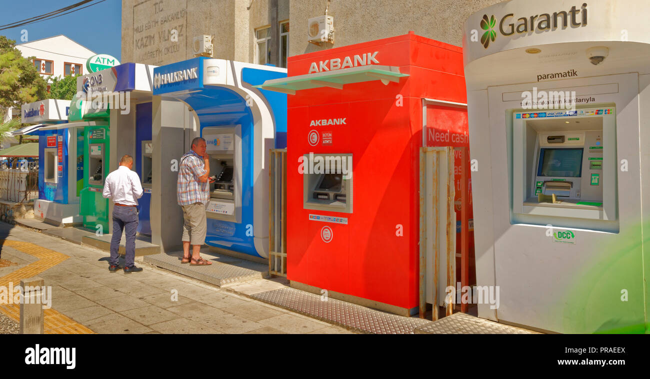 Los cajeros automáticos en Turquía. Foto de stock