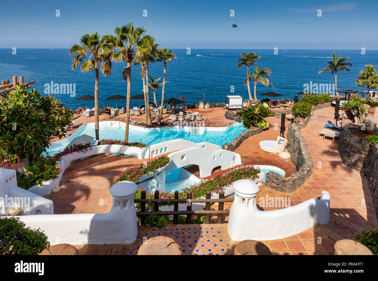 TENERIFE, España - 23 de agosto: El jardín del Hotel Jardín Tropical es  visto en Playa de