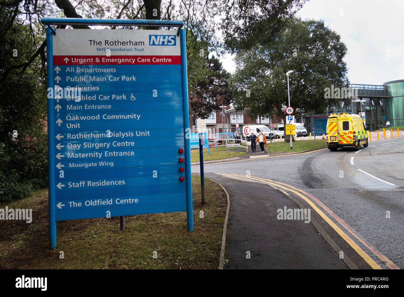 Señales de información en el enfoque de Rotherham Hospital Fotografía