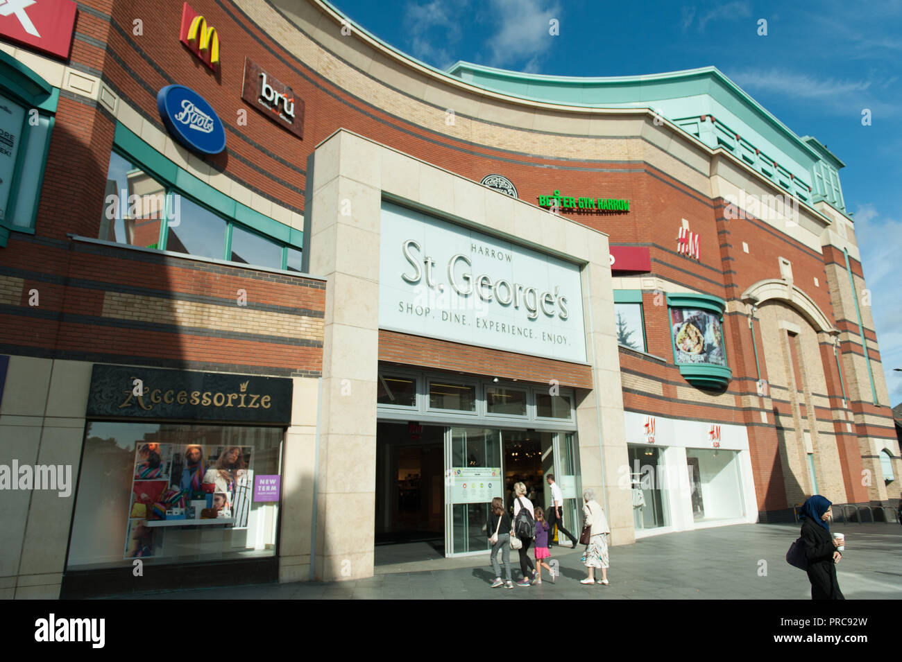 St George's centro comercial en el barrio de Harrow, en el noroeste de  Londres Fotografía de stock - Alamy