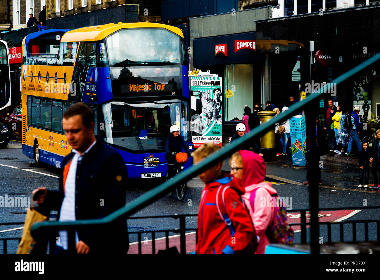 Edimburgo es la capital de Escocia, una ciudad vieja, en el corazón de Escocia tiene muchas atracciones turísticas Foto de stock