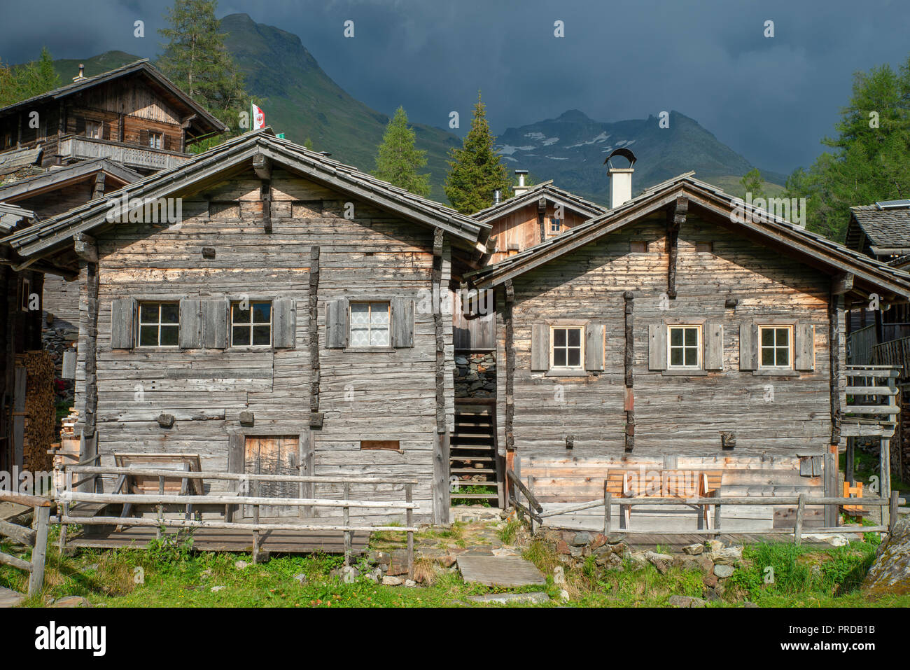 Almdorf Außergschlöß, Tauern Valley, el Parque Nacional Hohe Tauern, Tirol, Austria Oriental Foto de stock