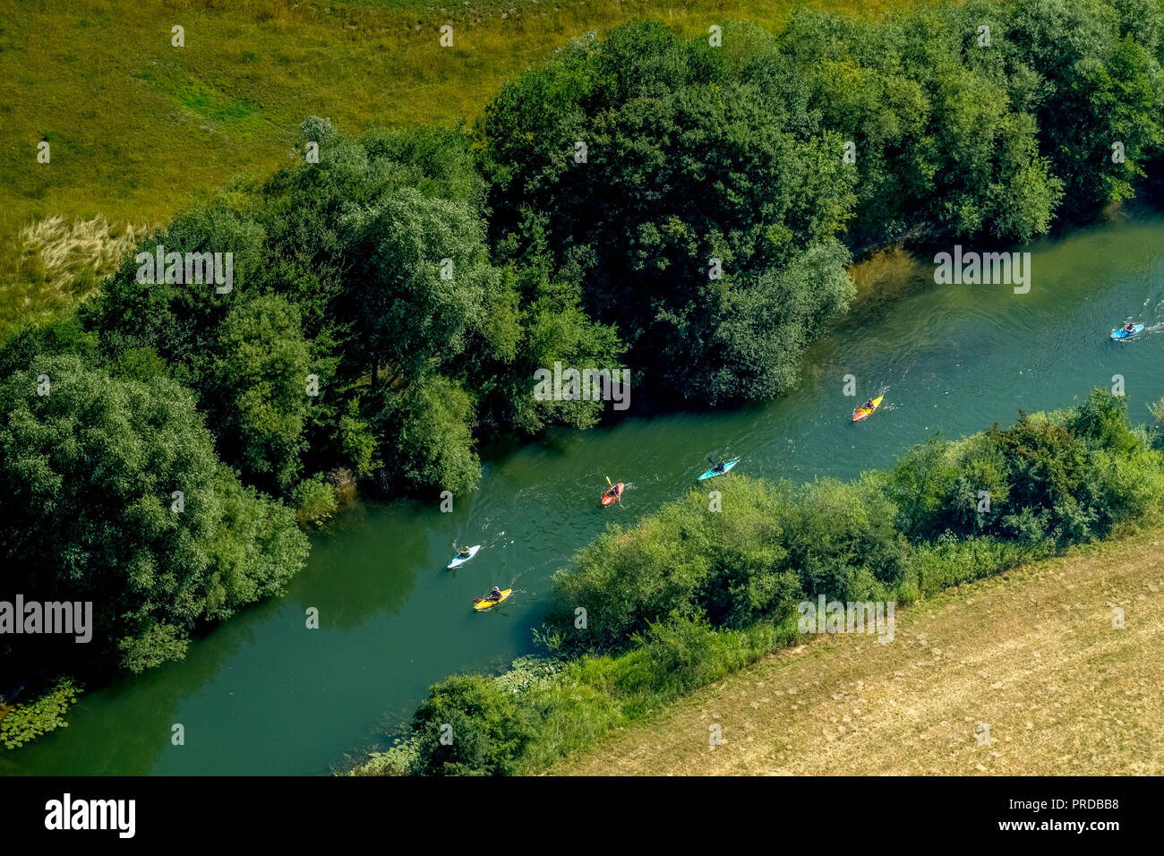 Vista aérea, botes en el río Lippe, entre Lippeauen Dolberg y Hamm-Uentrop, reserva natural, Dolberg, Ahlen Village Foto de stock