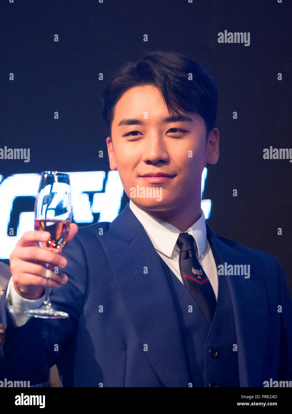V L Bigbang Oct 1 18 V L Seungri De K Pop Boy Band Bigbang Asiste A Una Conferencia De Prensa Para El Proximo Sitcom Yg Estrategia Futura Oficina En Seul Corea Del Sur