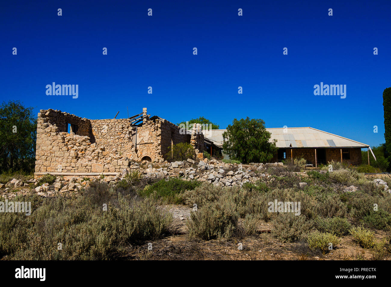 Granja abandonada casa en ruinas Cocklebiddy Nullabor llanura cerca de Australia Occidental Foto de stock