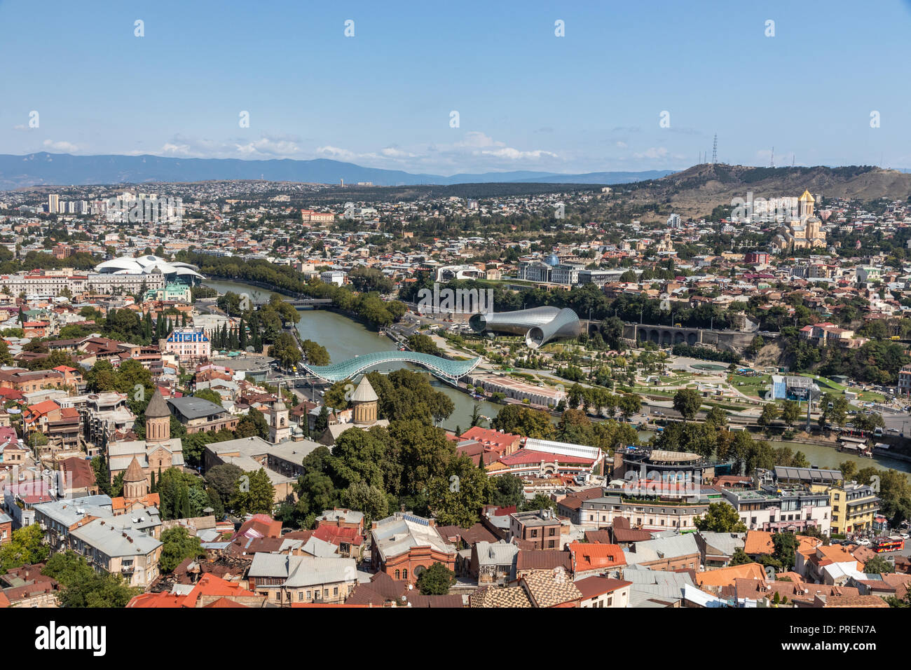 Paisaje urbano de la ciudad de Tbilisi, capital de Georgia, el Cáucaso Foto de stock