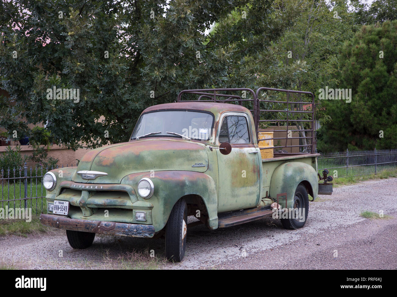 Viejos camiones Chevrolet de los años 1950 en Alpine, Texas. Foto de stock