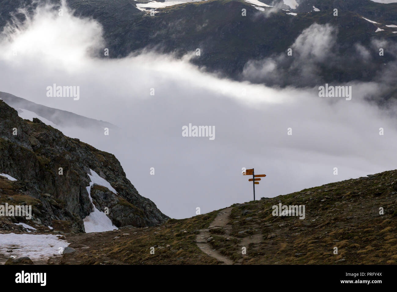 Rutas de senderismo alrededor de Matterhorn, Suiza. Foto de stock