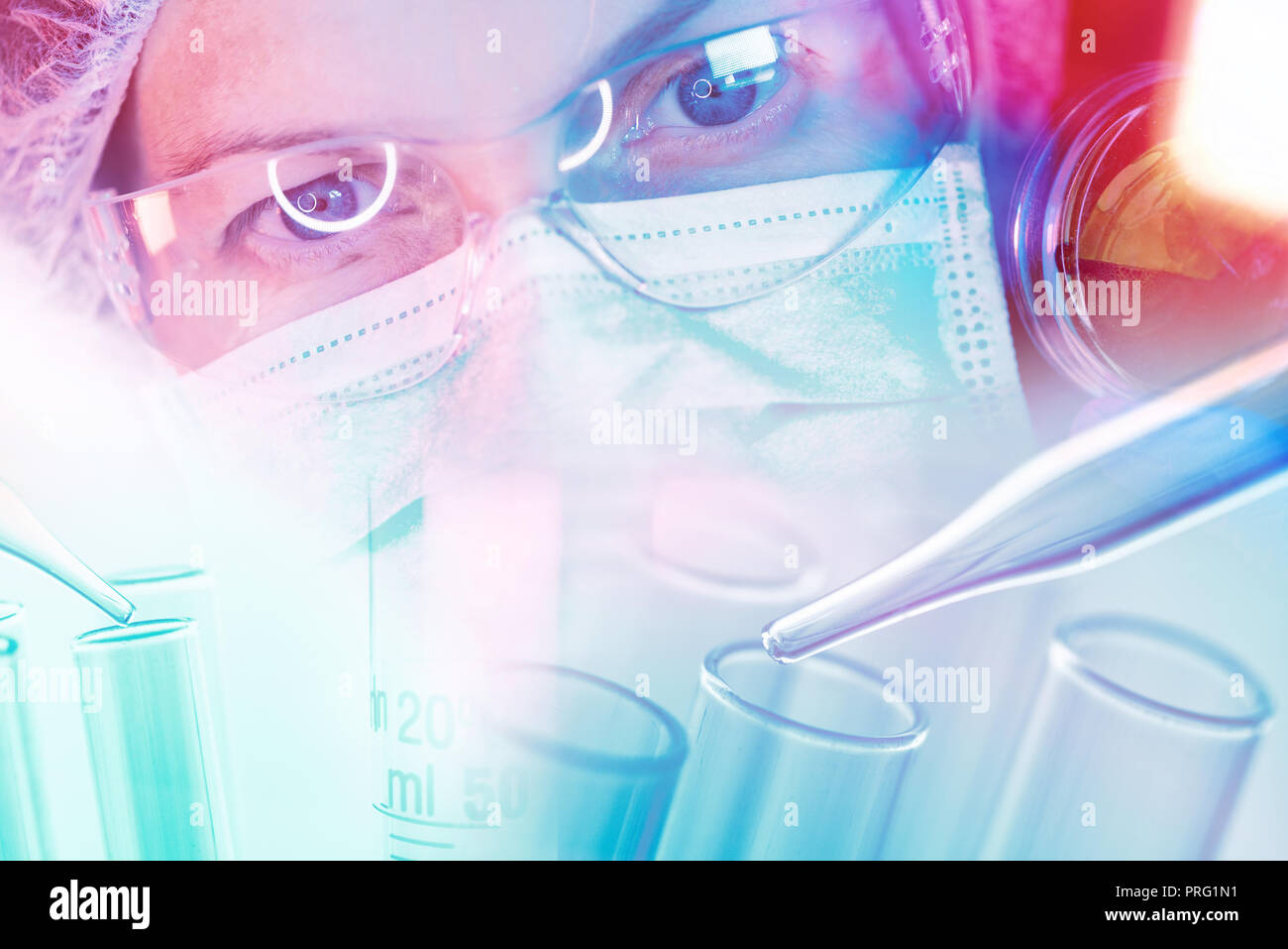 Científico médico trabajando con el material de vidrio de laboratorio, Imagen conceptual de equipamiento científico para la investigación en medicina y química Foto de stock