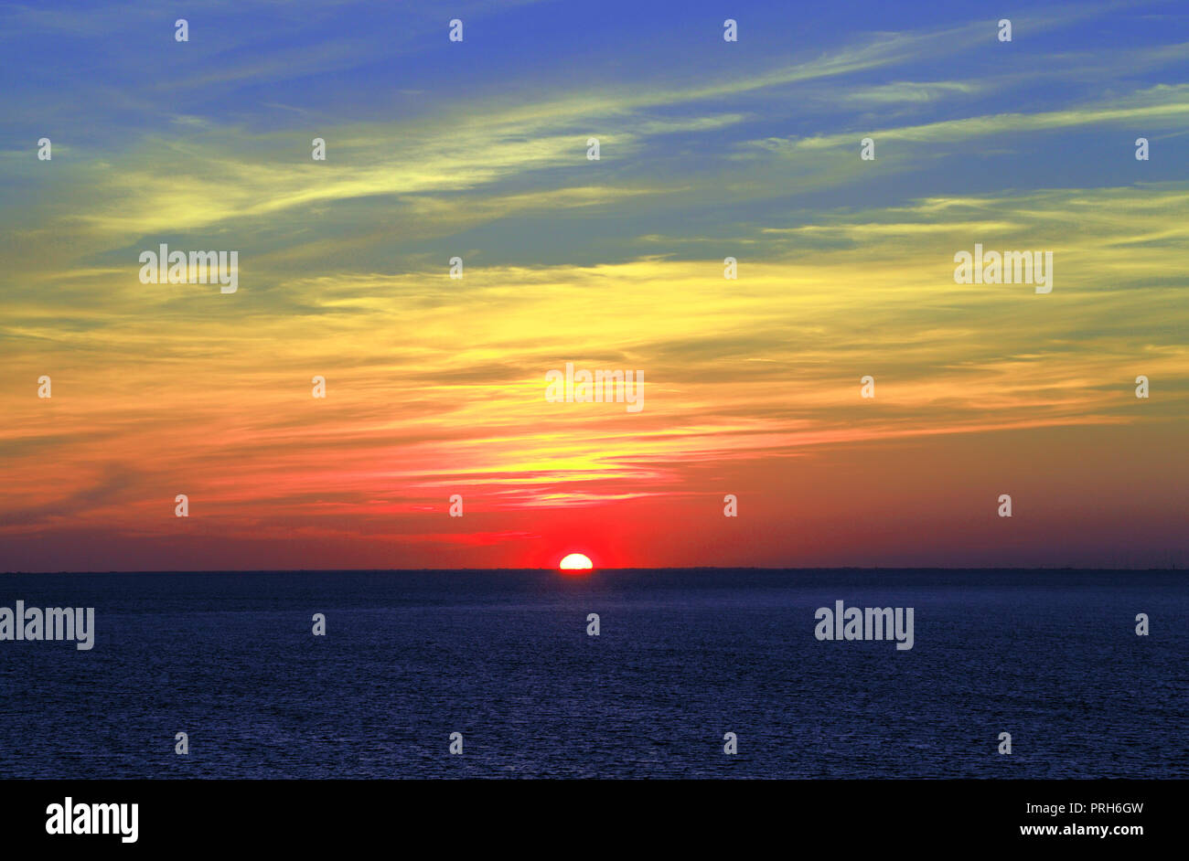 Sunset, Wash, de Hunstanton, Norfolk, Inglaterra, Otoño Solstice,el mar, el cielo, Puesta de sol Foto de stock