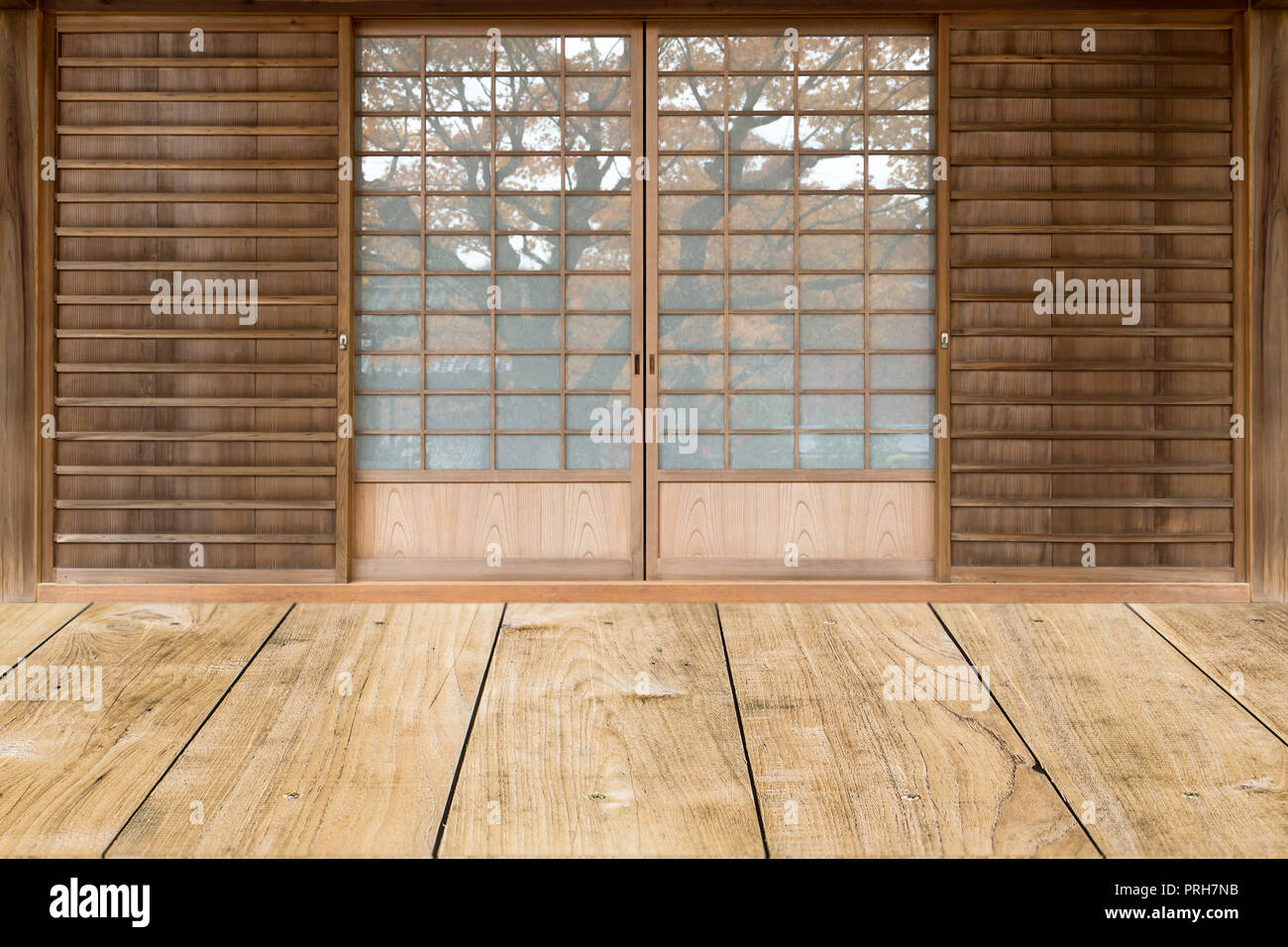 Traditional japanese window frame fotografías e imágenes de alta resolución  - Alamy