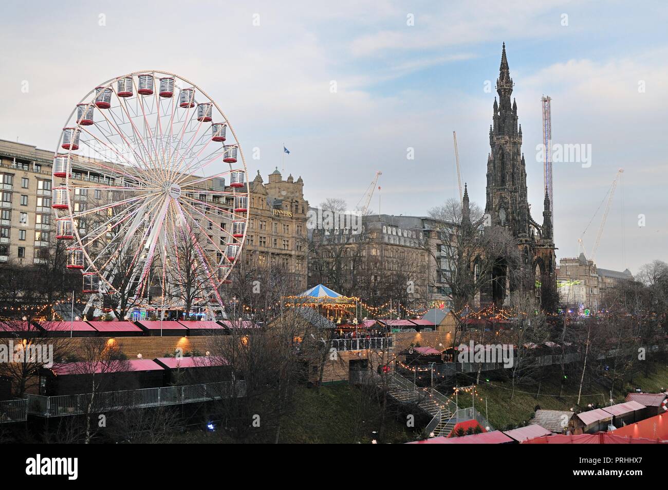 Los jardines de Princes Street de Edimburgo Mercadillo de Navidad Foto de stock