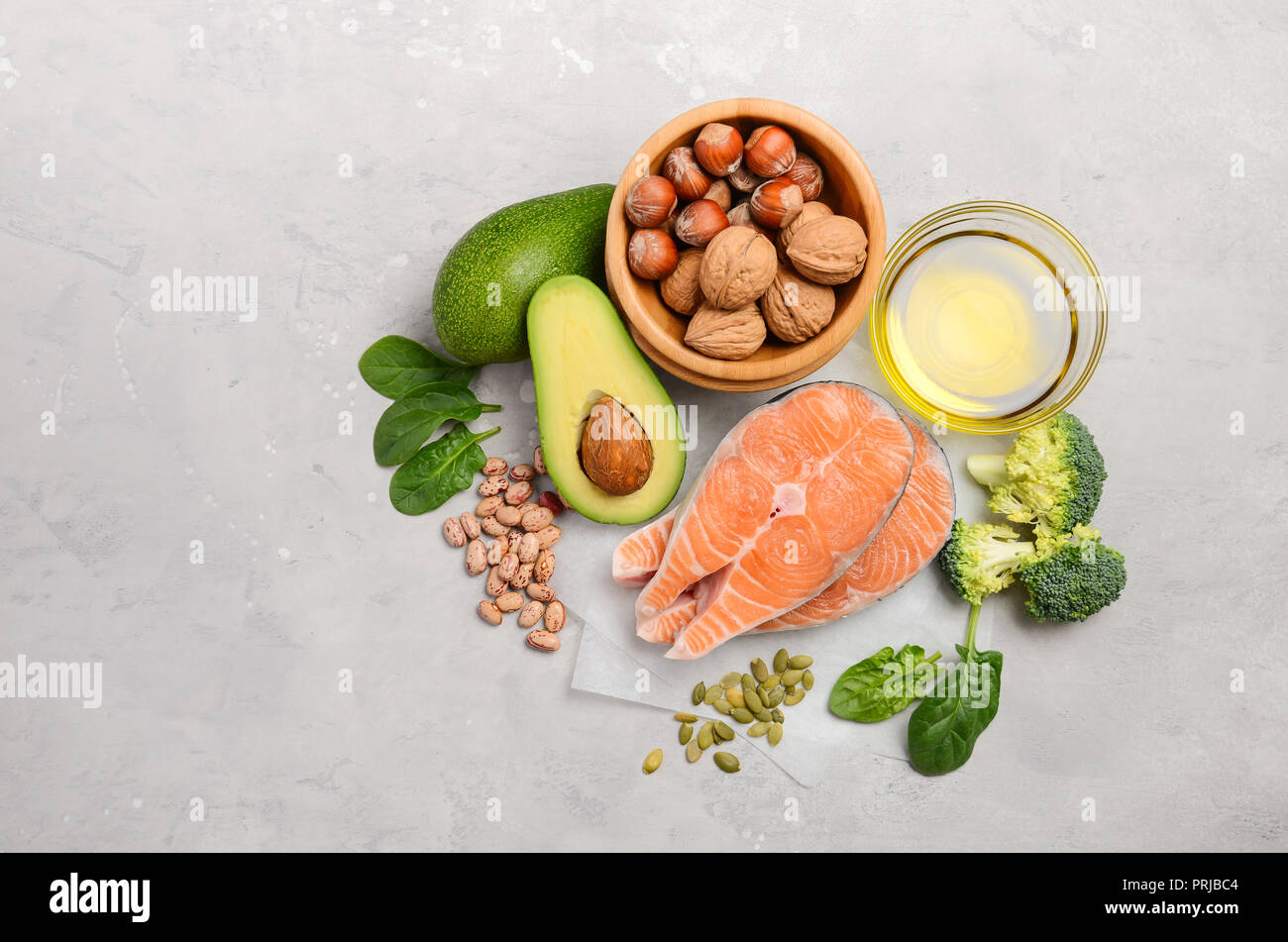 Selección de productos saludables. Concepto de dieta equilibrada. Foto de stock